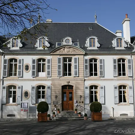 Parc Des Eaux Vives Hotel