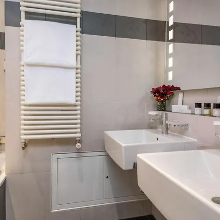 Hotel Parc Des Eaux Vives 4*