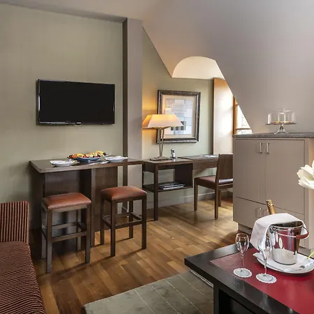 Parc Des Eaux Vives Hotel 4*